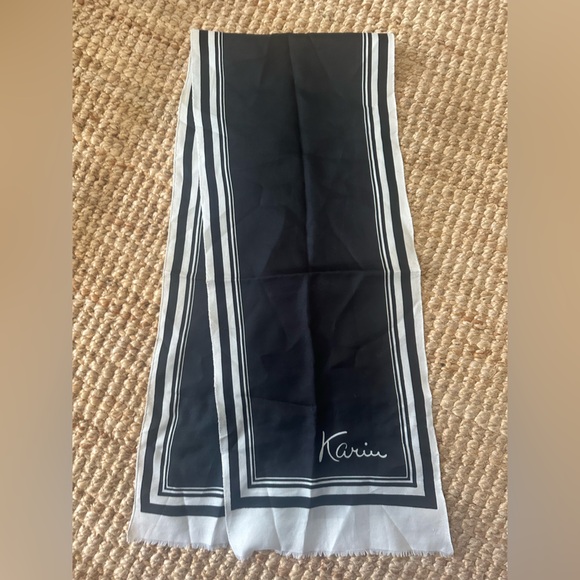 VINTAGE BLACK AND WHITE KARIN SCARF 1970’s